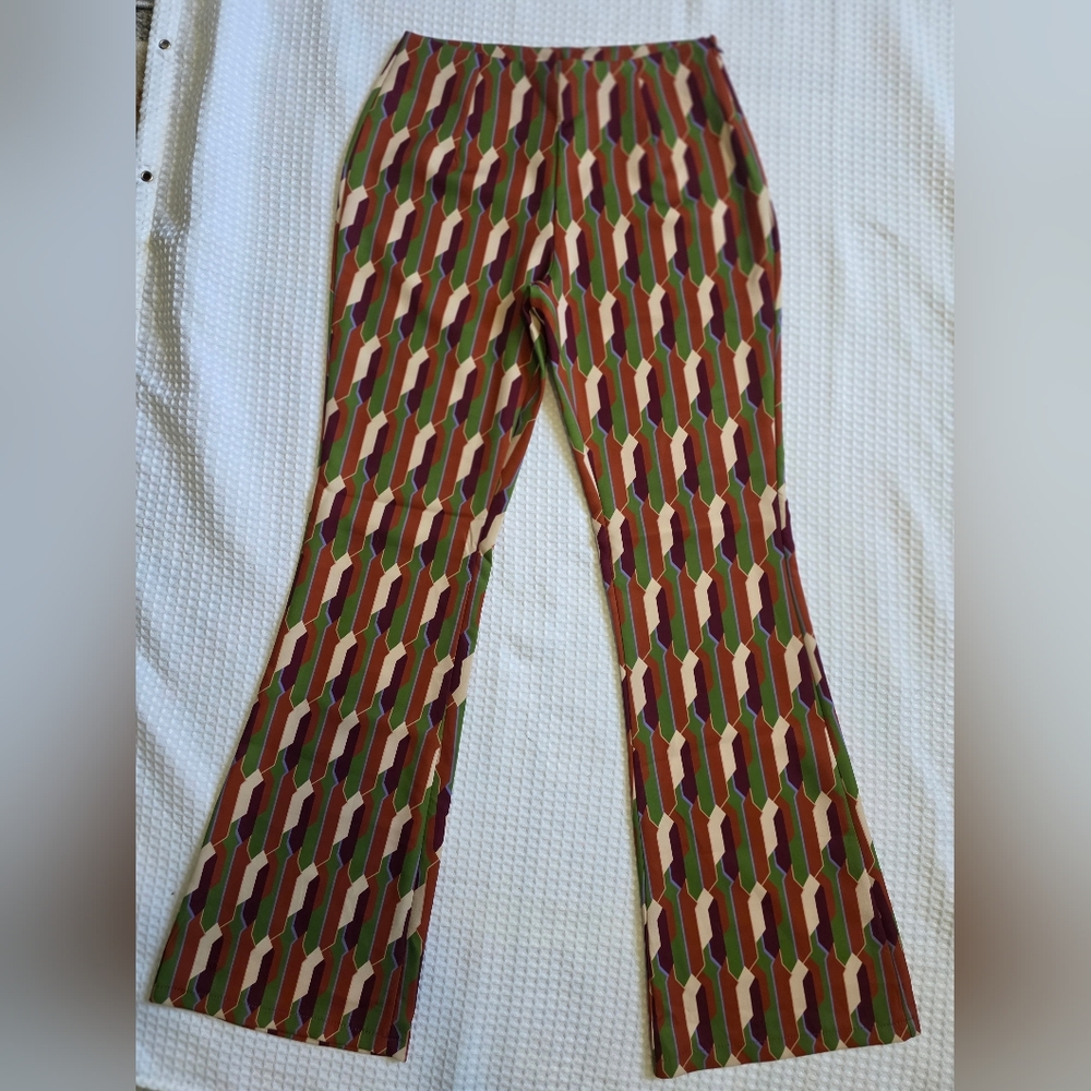 5/25$ Geometric Patterned Bellbottoms - Picture 2 of 6